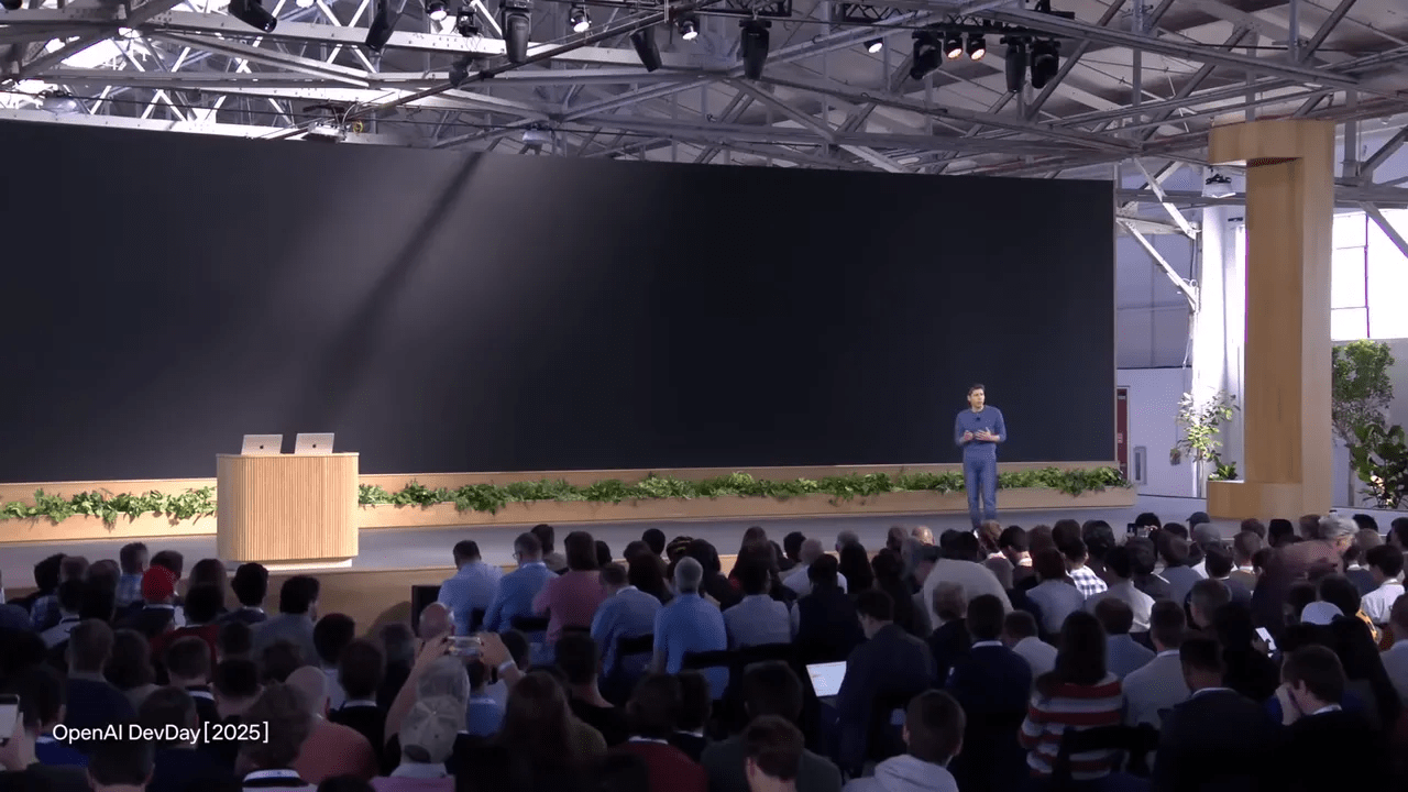 Sam encerrando o keynote agradecendo aos desenvolvedores e equipe