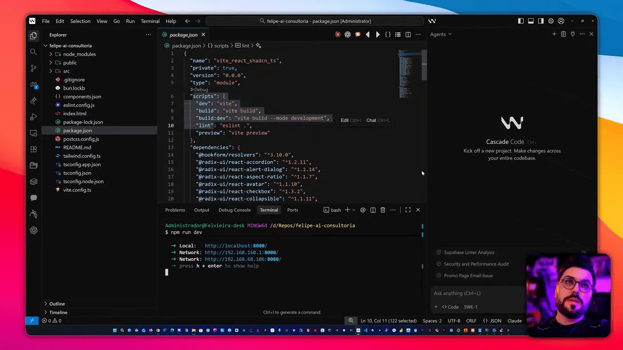 IDE com package.json aberto e terminal rodando 'npm run dev', exibindo 'Local: http://localhost:8080' — demonstra como iniciar o servidor local.